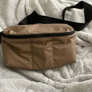 NWOT - Luka Calpak belt bag - Hazelnut